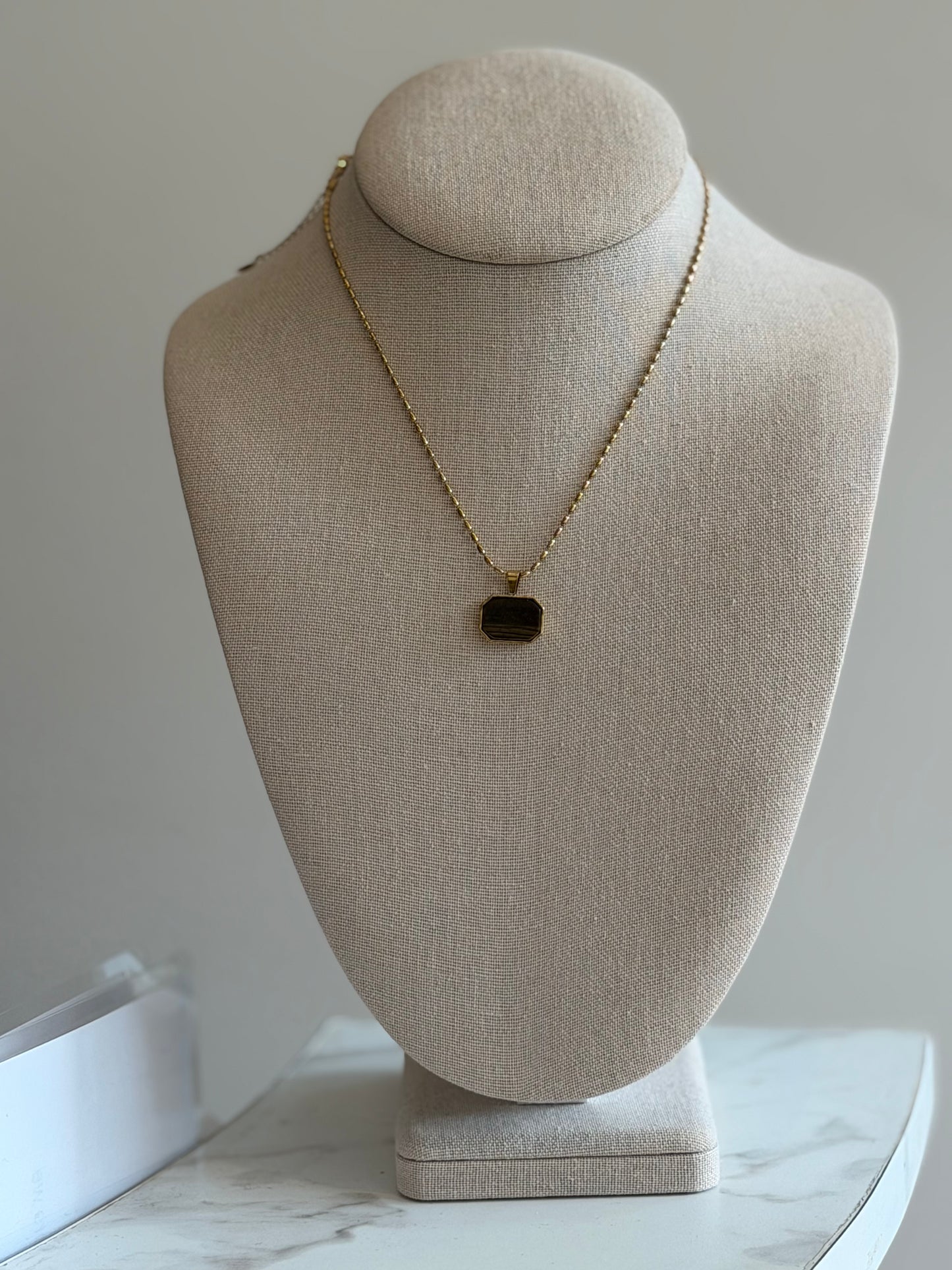 The Brown Pendant Necklace