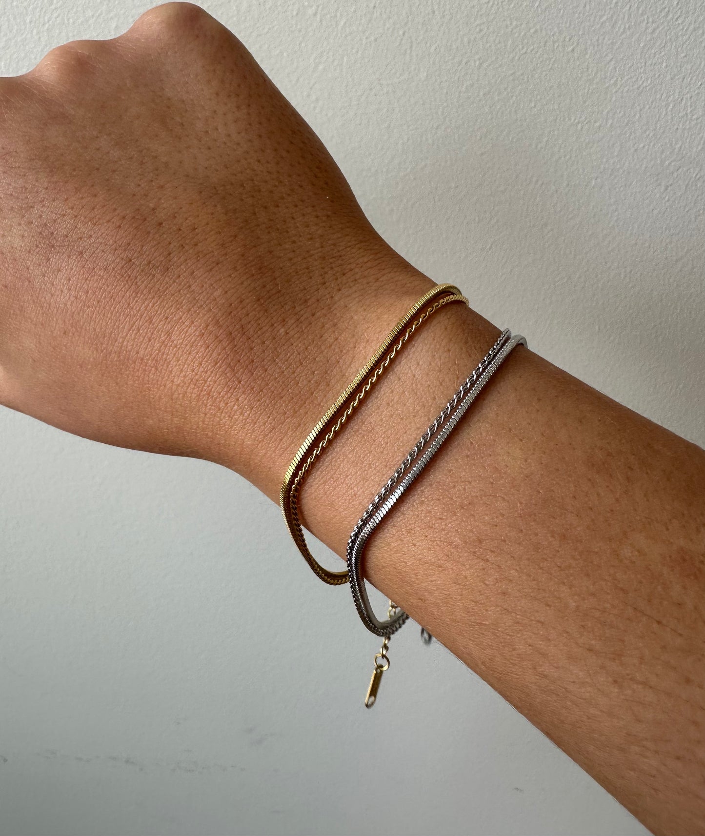 The Layered Simple Bracelet (2 colors)
