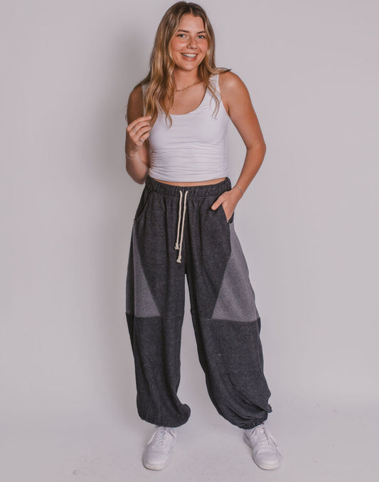 The color contrast cozy sweatpants