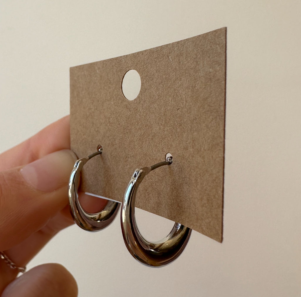 The Mini Oval Hoop Earrings (2 Colors)