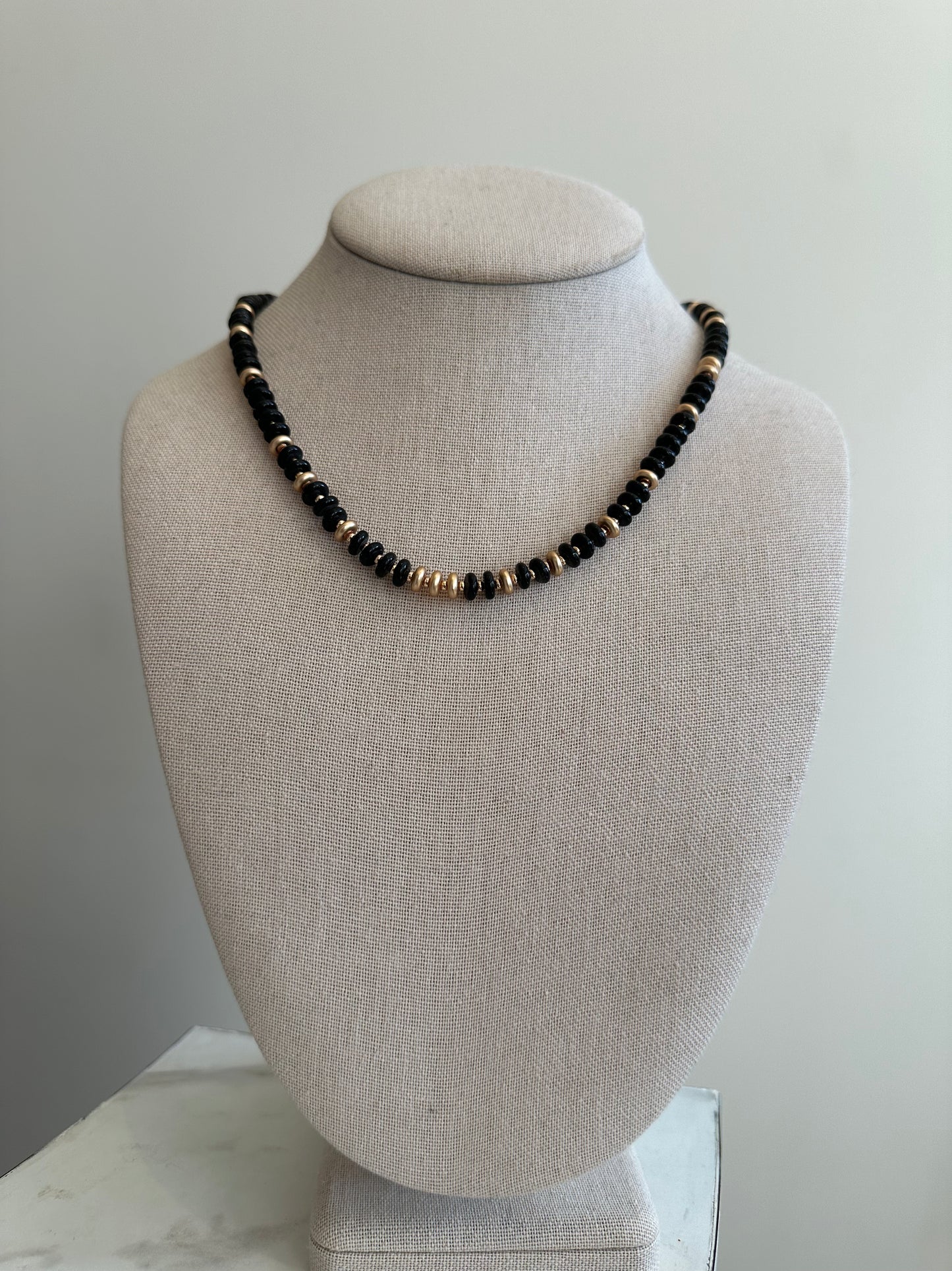 The Multi Color Beaded Necklaces (2 Colors)