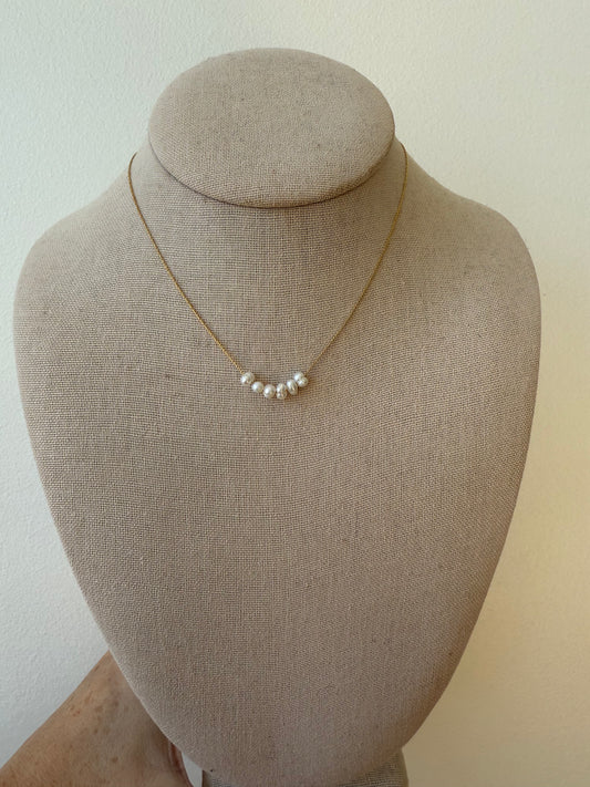 The Dainty Pearl Necklace