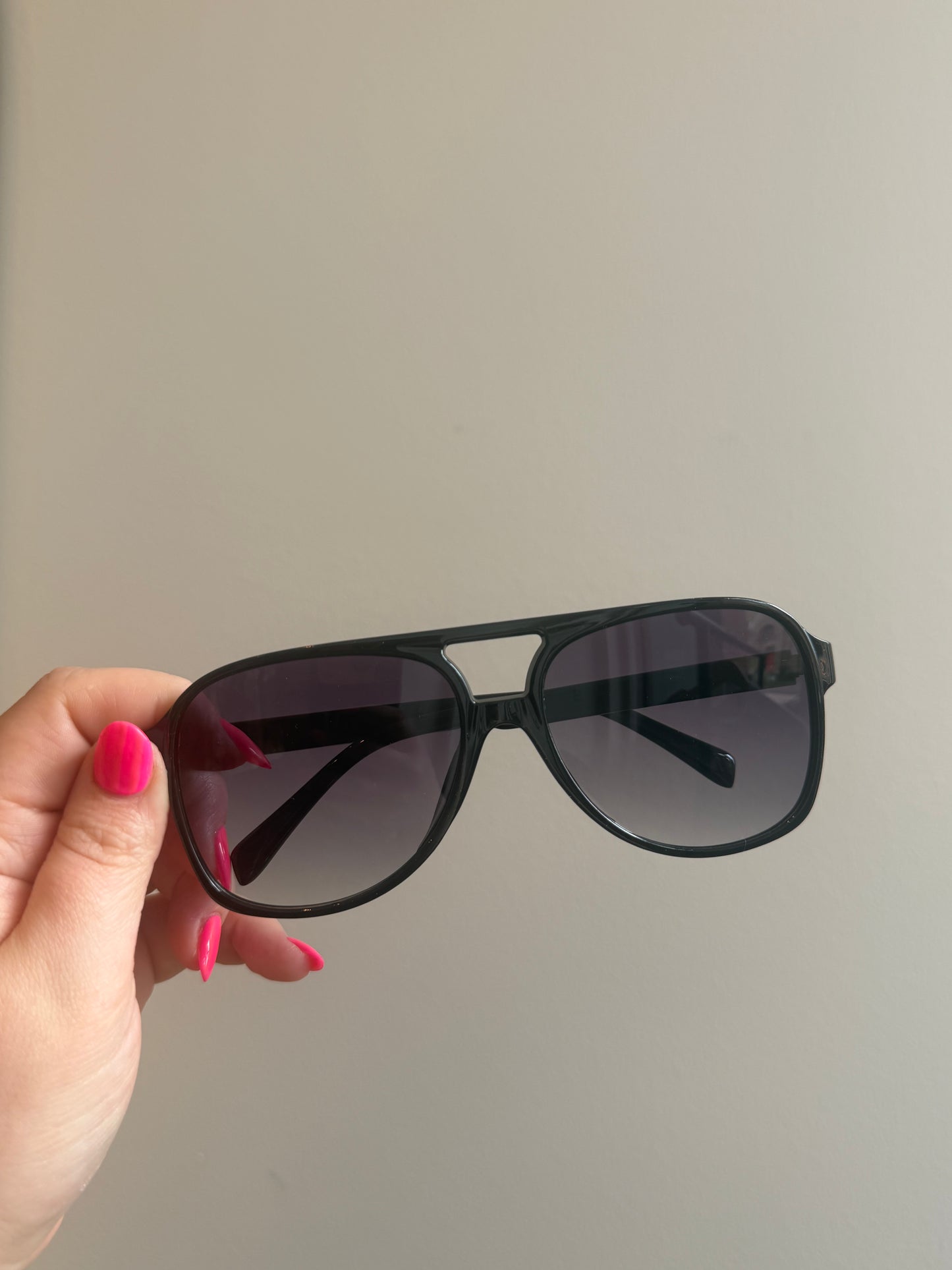 The Classic Oversized Sunglasses
