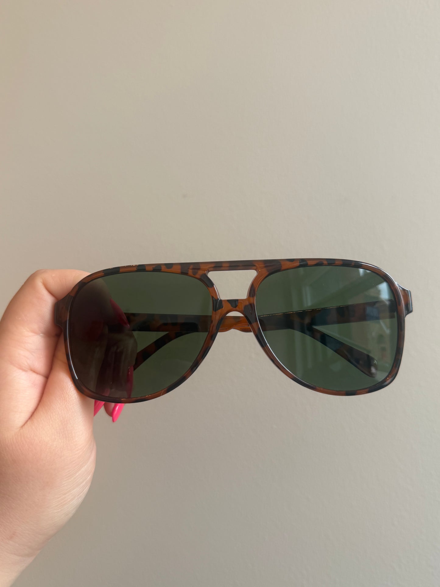 The Classic Oversized Sunglasses